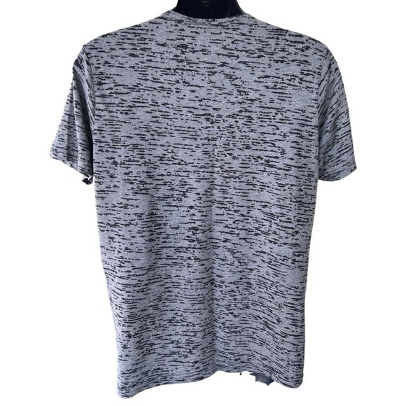 🌸6/$20🌸 V-Neck Shortsleeve Print T-Shirt - Picture 3 of 7